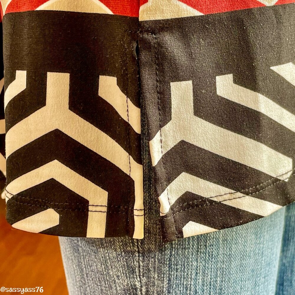 ▪️JM COLLECTION▪️Stud Accented Geometric Color Block Tunic Boatneck Top - Picture 5 of 8